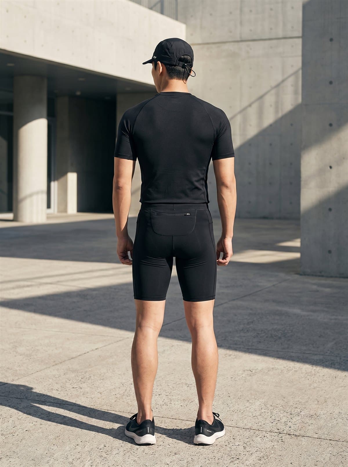 Flow Half Tights MAN FITTING back