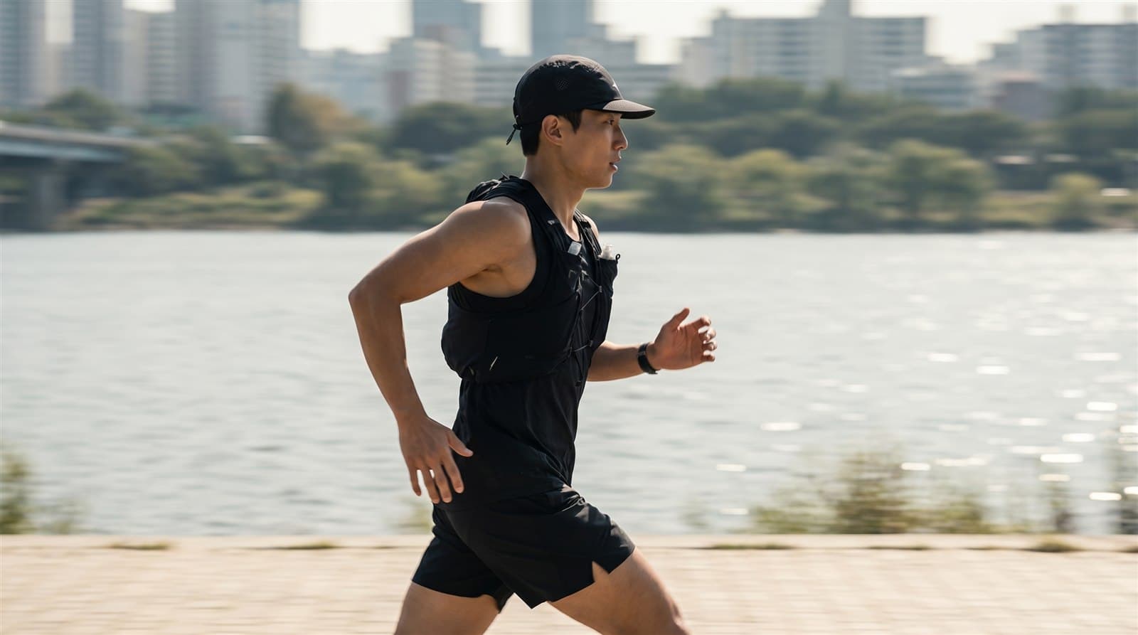 FYF Race Vest 룩북 히어로