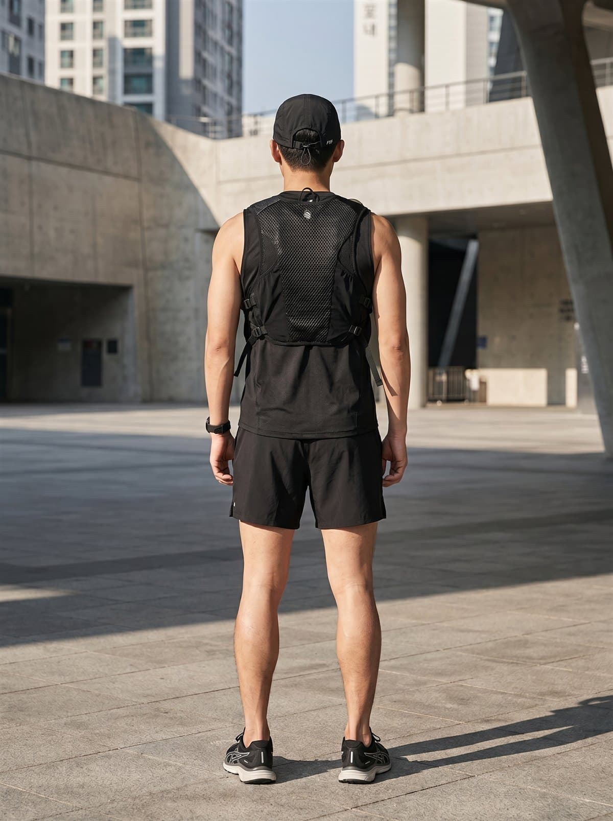 FYF Race Vest MAN FITTING back