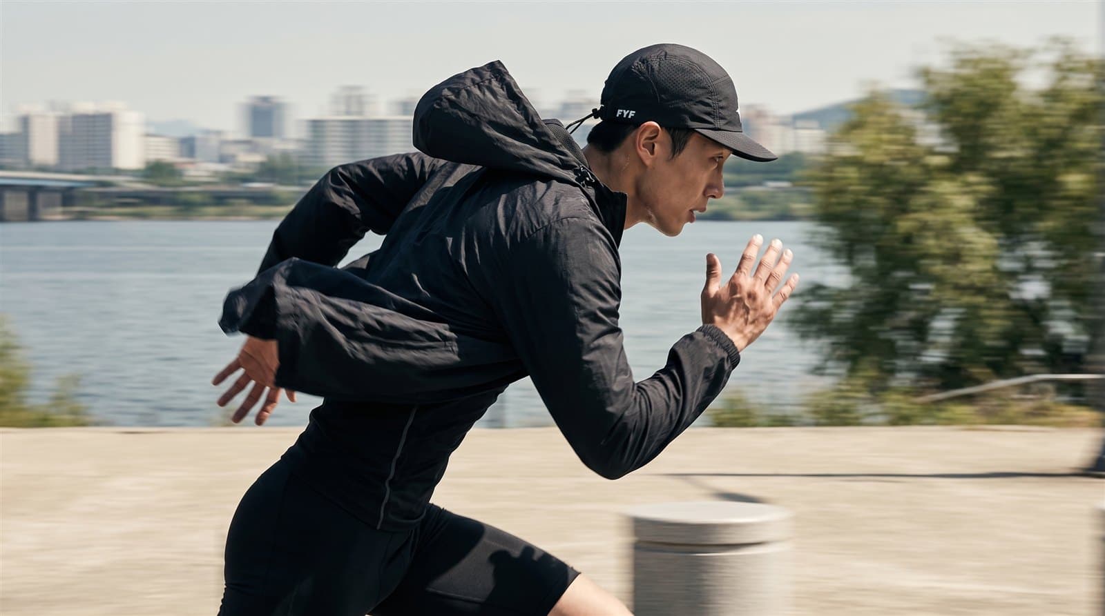 Noise Spark Windbreaker 룩북 히어로